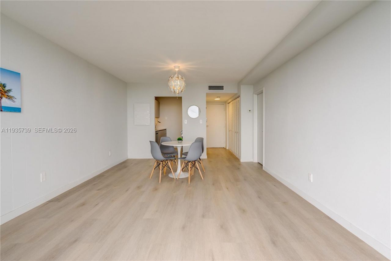 2000 NE 135th St, Unit 908, North Miami, FL 33181 Photo