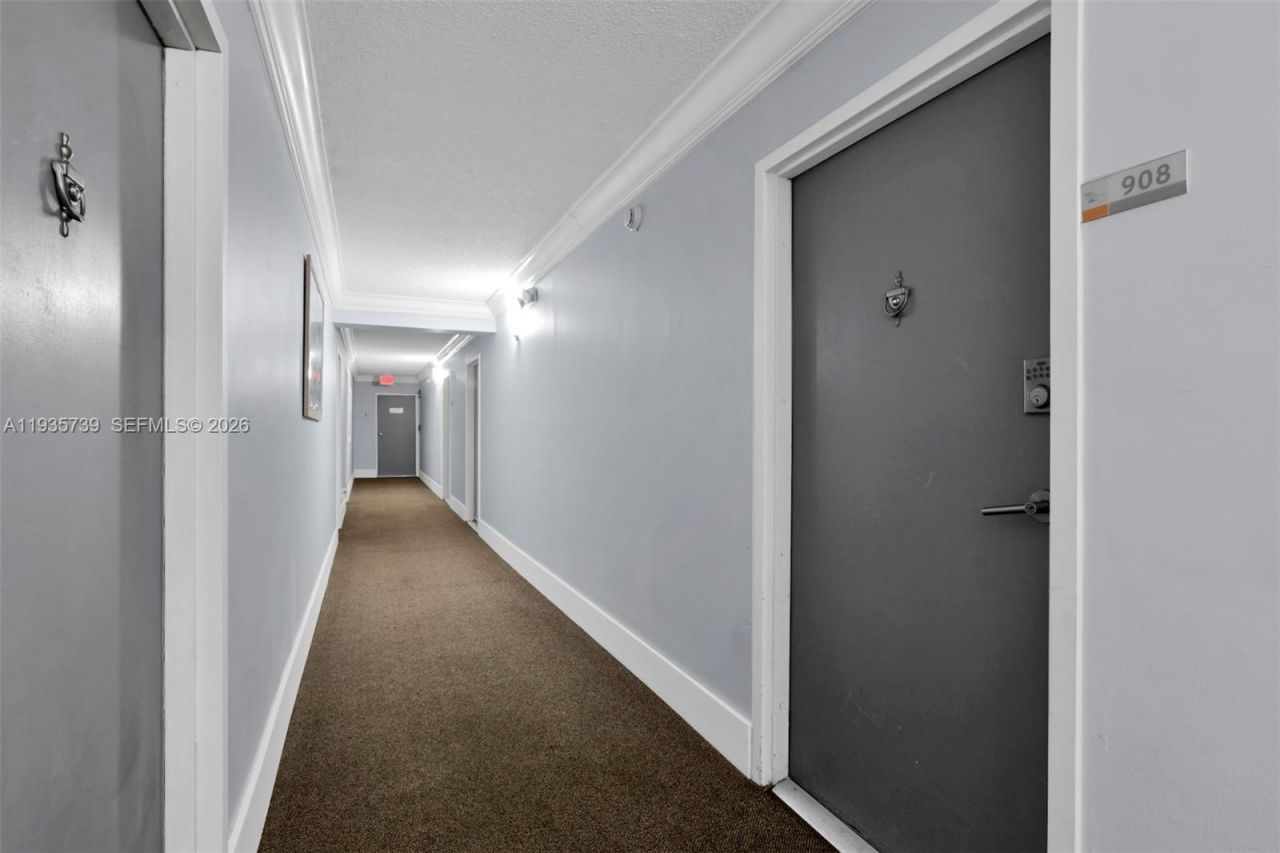 2000 NE 135th St, Unit 908, North Miami, FL 33181 Photo