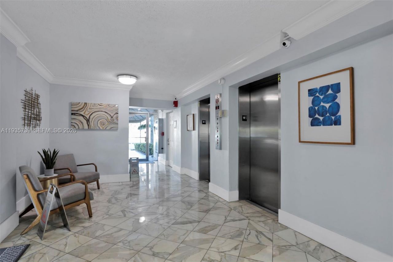 2000 NE 135th St, Unit 908, North Miami, FL 33181 Photo