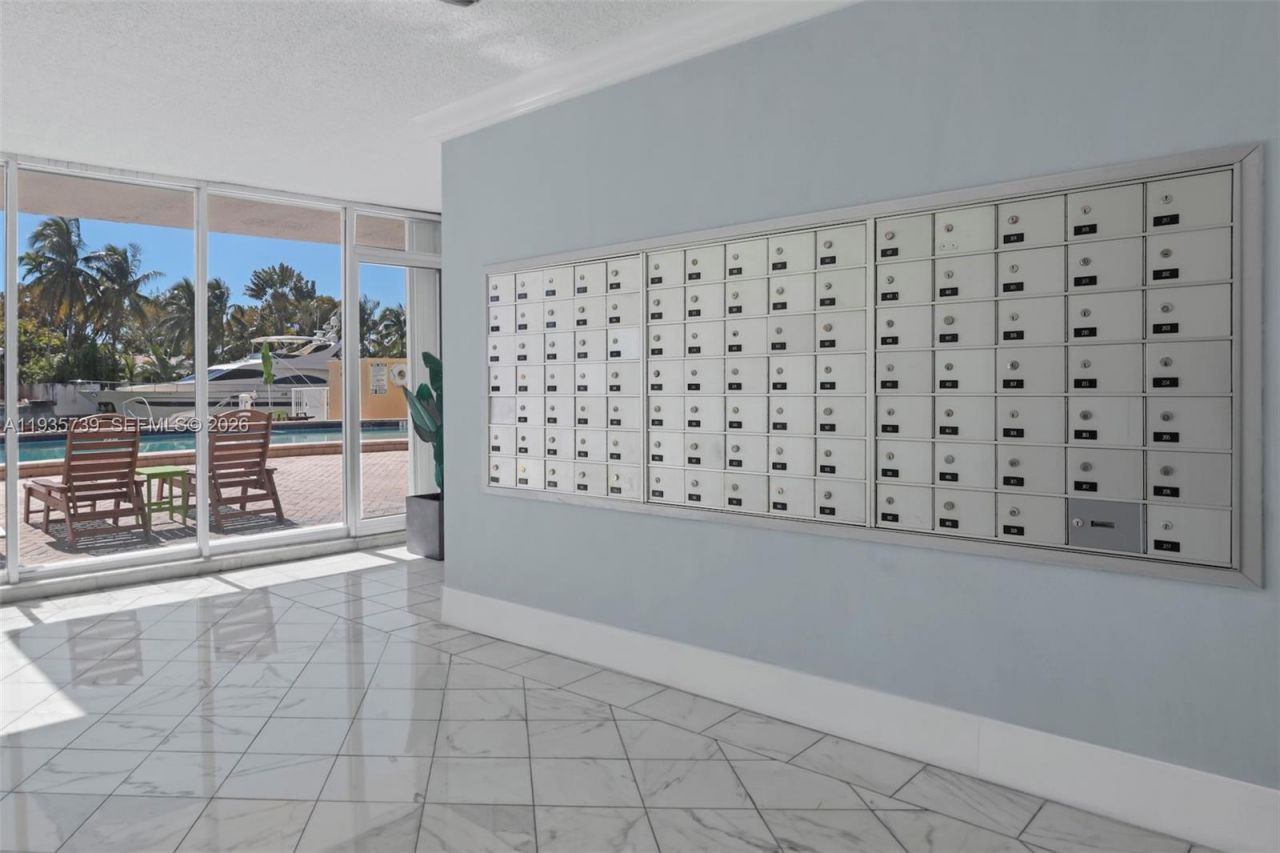 2000 NE 135th St, Unit 908, North Miami, FL 33181 Photo