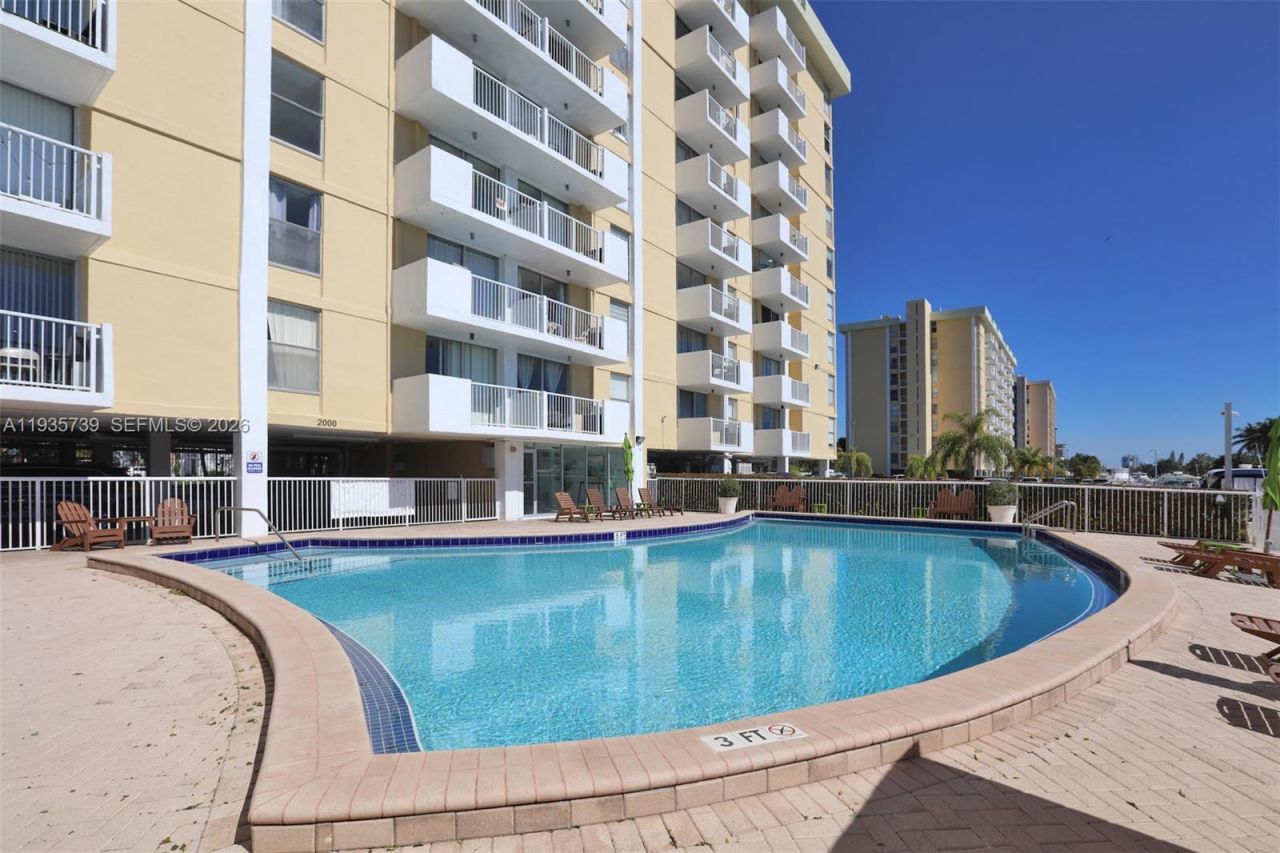 2000 NE 135th St, Unit 908, North Miami, FL 33181 Photo