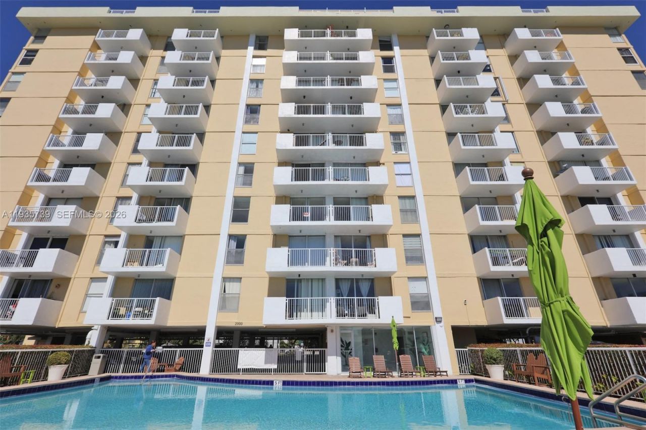 2000 NE 135th St, Unit 908, North Miami, FL 33181 Photo