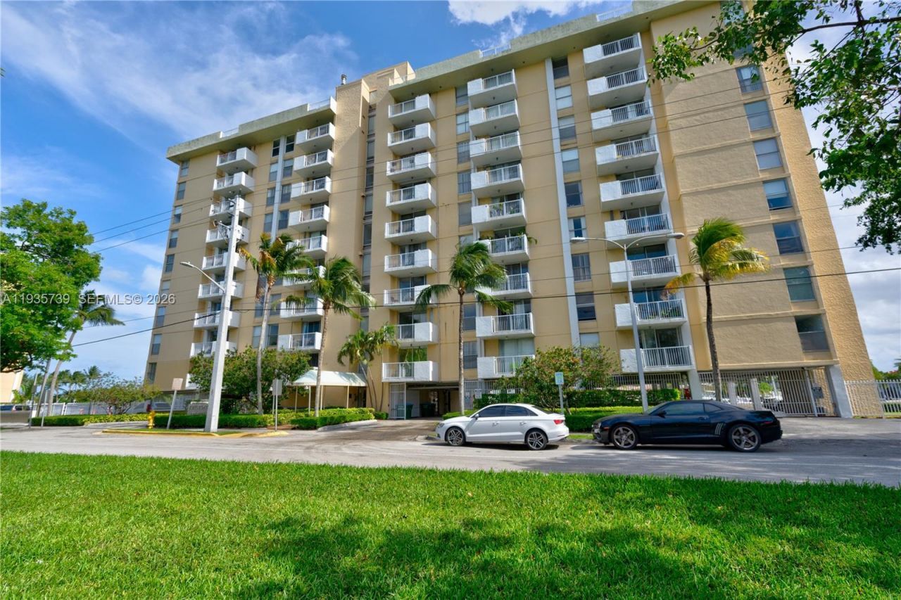 2000 NE 135th St, Unit 908, North Miami, FL 33181 Photo