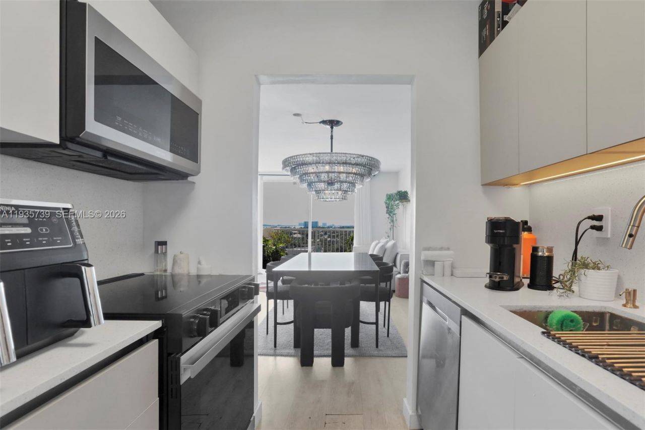 2000 NE 135th St, Unit 908, North Miami, FL 33181 Photo