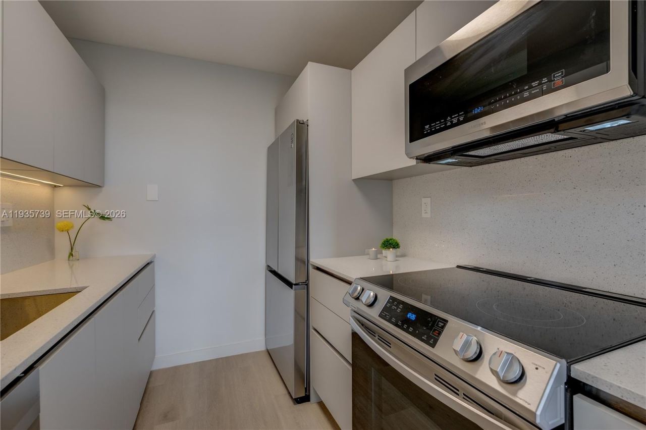 2000 NE 135th St, Unit 908, North Miami, FL 33181 Photo
