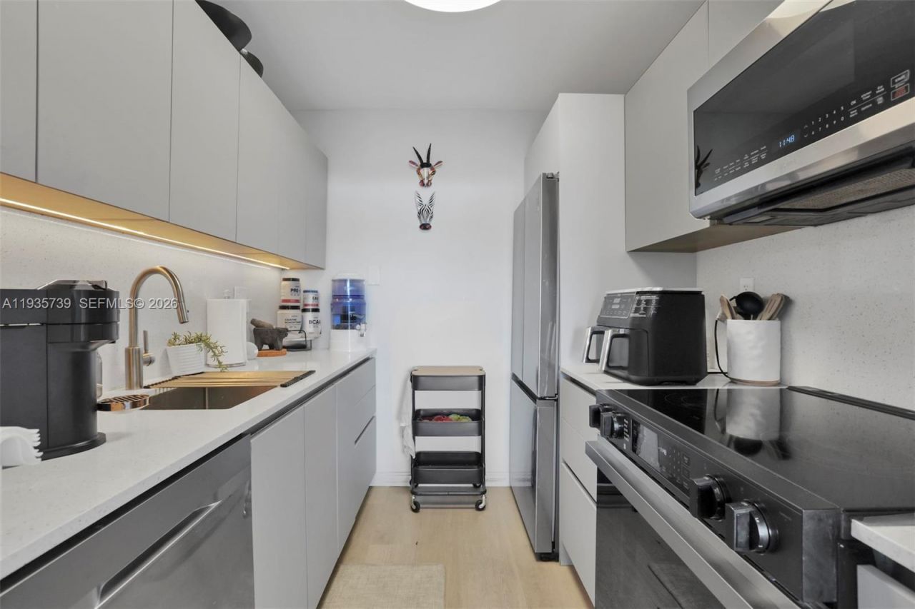 2000 NE 135th St, Unit 908, North Miami, FL 33181 Photo