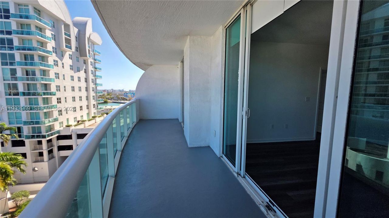 7900 Harbor Island Dr, Unit 703, North Bay Village, FL 33141 Photo