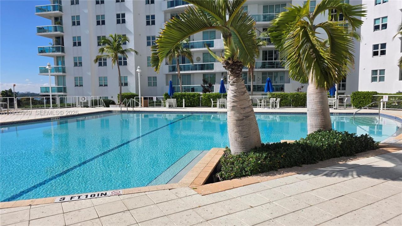 7900 Harbor Island Dr, Unit 703, North Bay Village, FL 33141 Photo