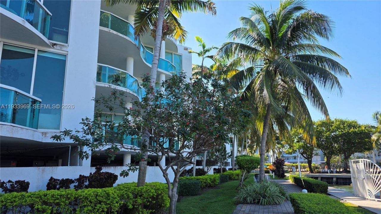 7900 Harbor Island Dr, Unit 703, North Bay Village, FL 33141 Photo