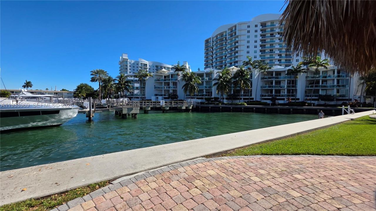 7900 Harbor Island Dr, Unit 703, North Bay Village, FL 33141 Photo