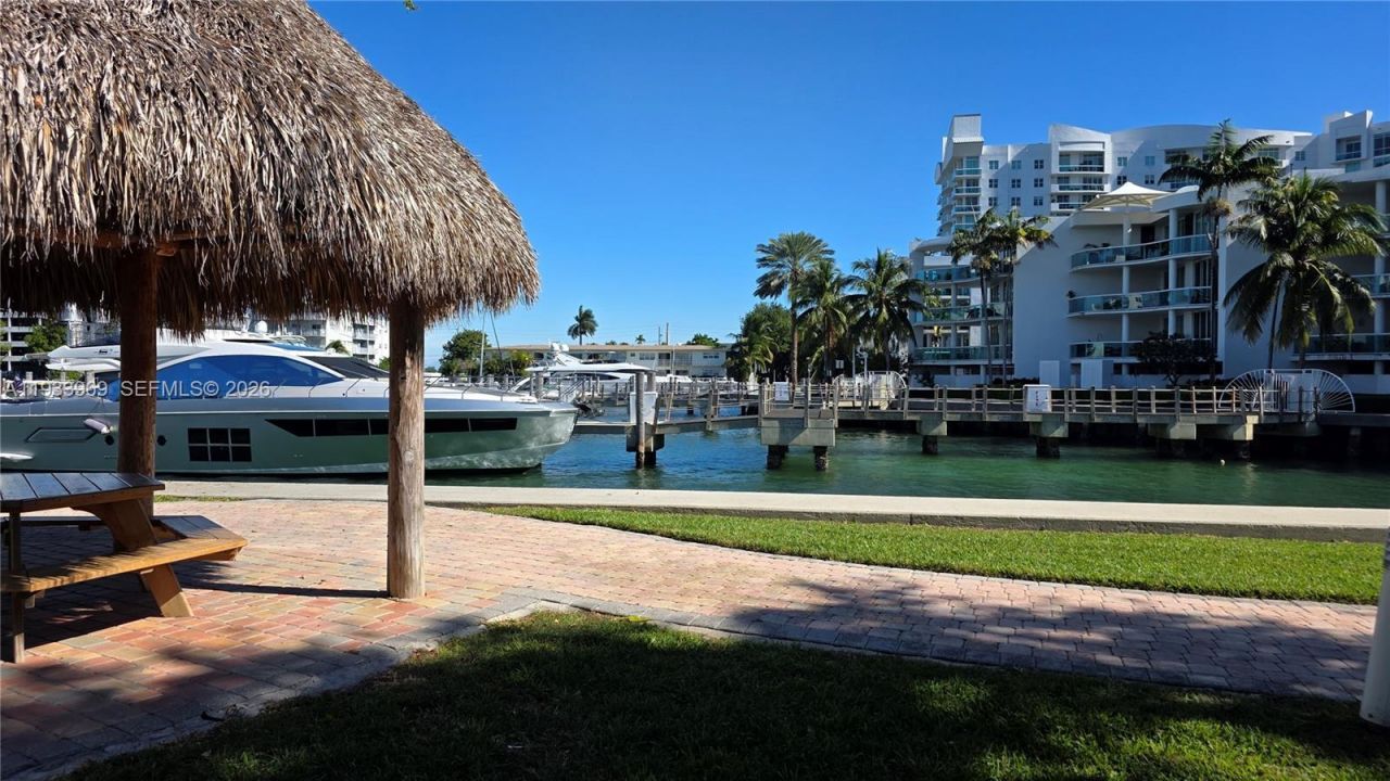 7900 Harbor Island Dr, Unit 703, North Bay Village, FL 33141 Photo