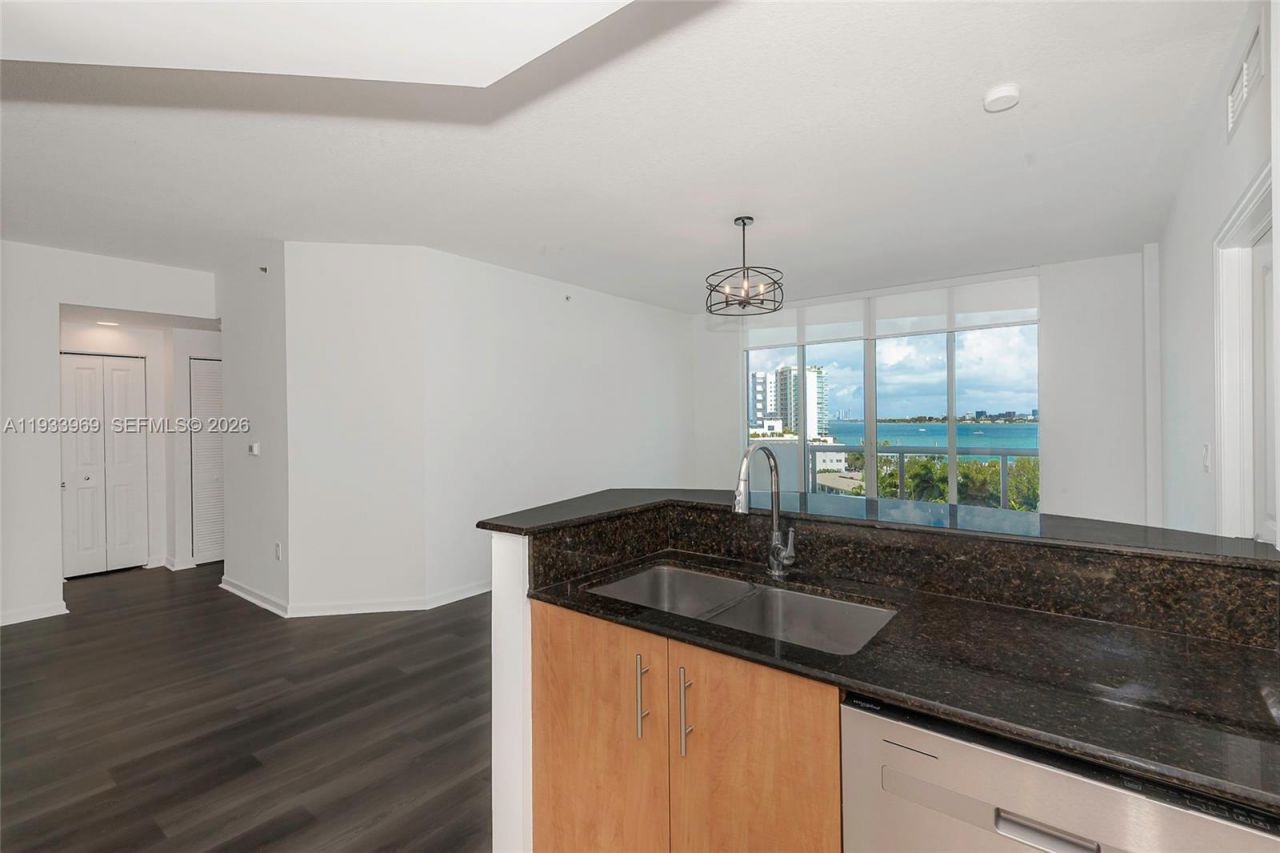 7900 Harbor Island Dr, Unit 703, North Bay Village, FL 33141 Photo