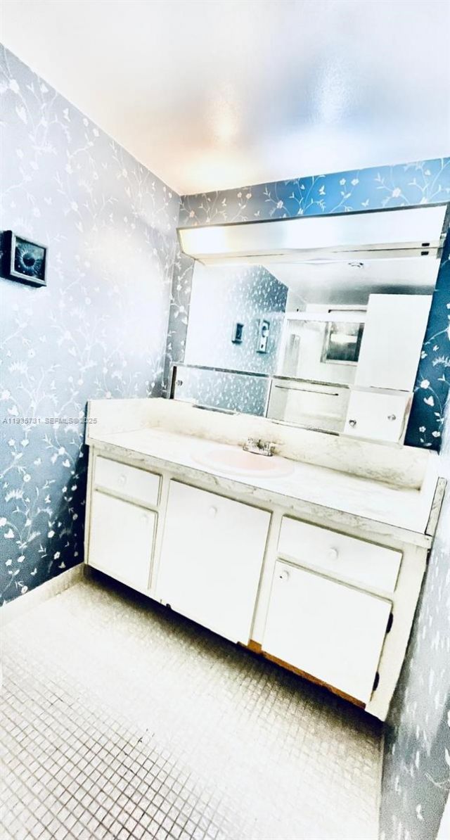 1550 NE 191st St, Unit 306, Miami, FL 33179 Photo