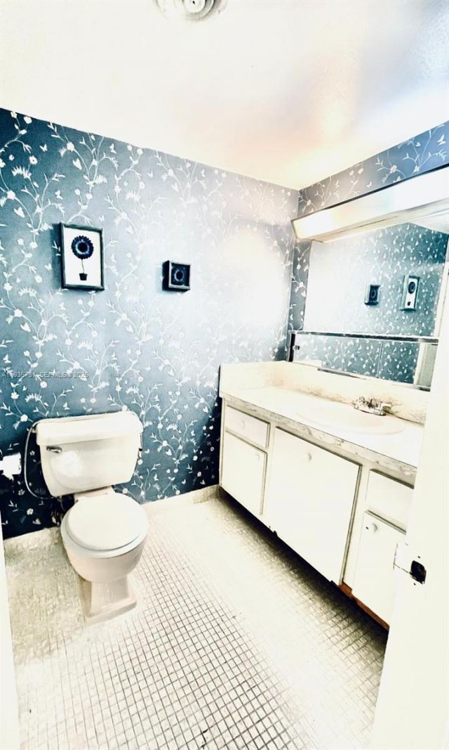 1550 NE 191st St, Unit 306, Miami, FL 33179 Photo