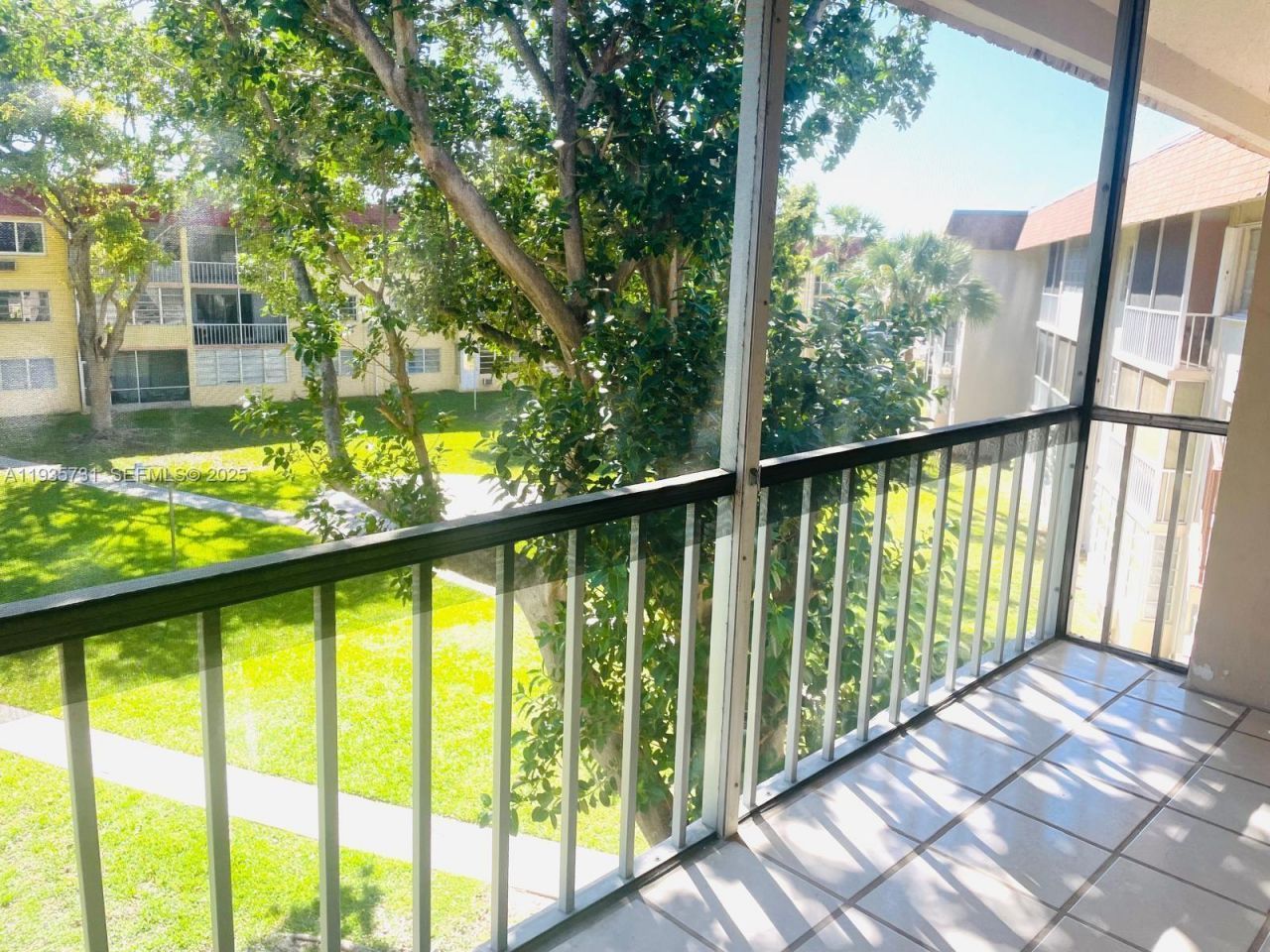 1550 NE 191st St, Unit 306, Miami, FL 33179 Photo