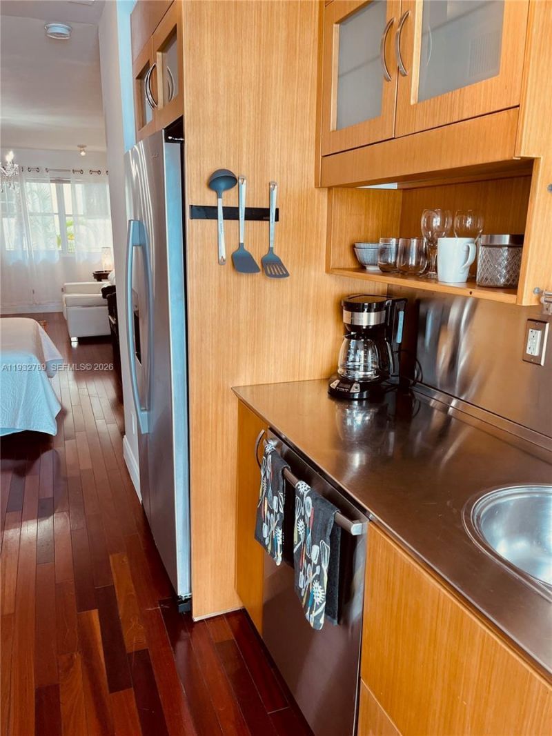 1340 Drexel Ave, Unit 406, Miami Beach, FL 33139 Photo