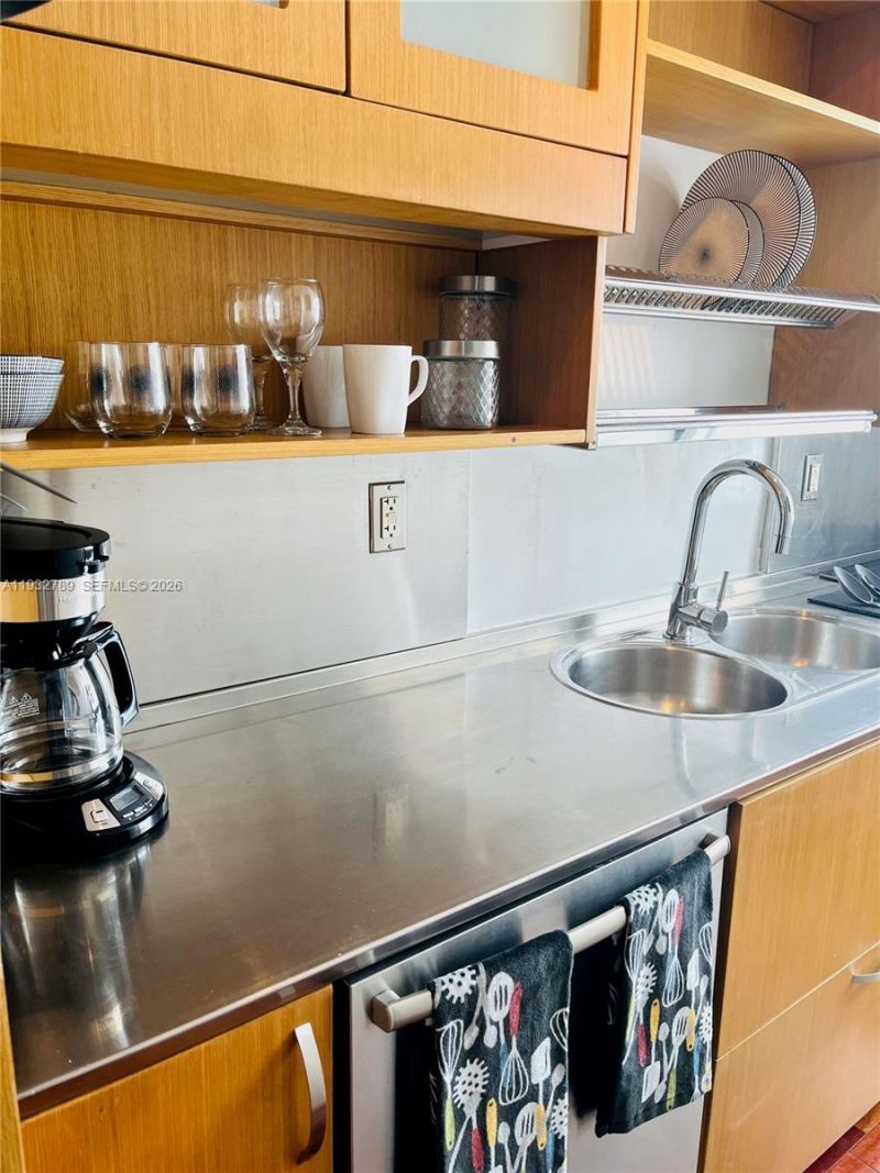 1340 Drexel Ave, Unit 406, Miami Beach, FL 33139 Photo