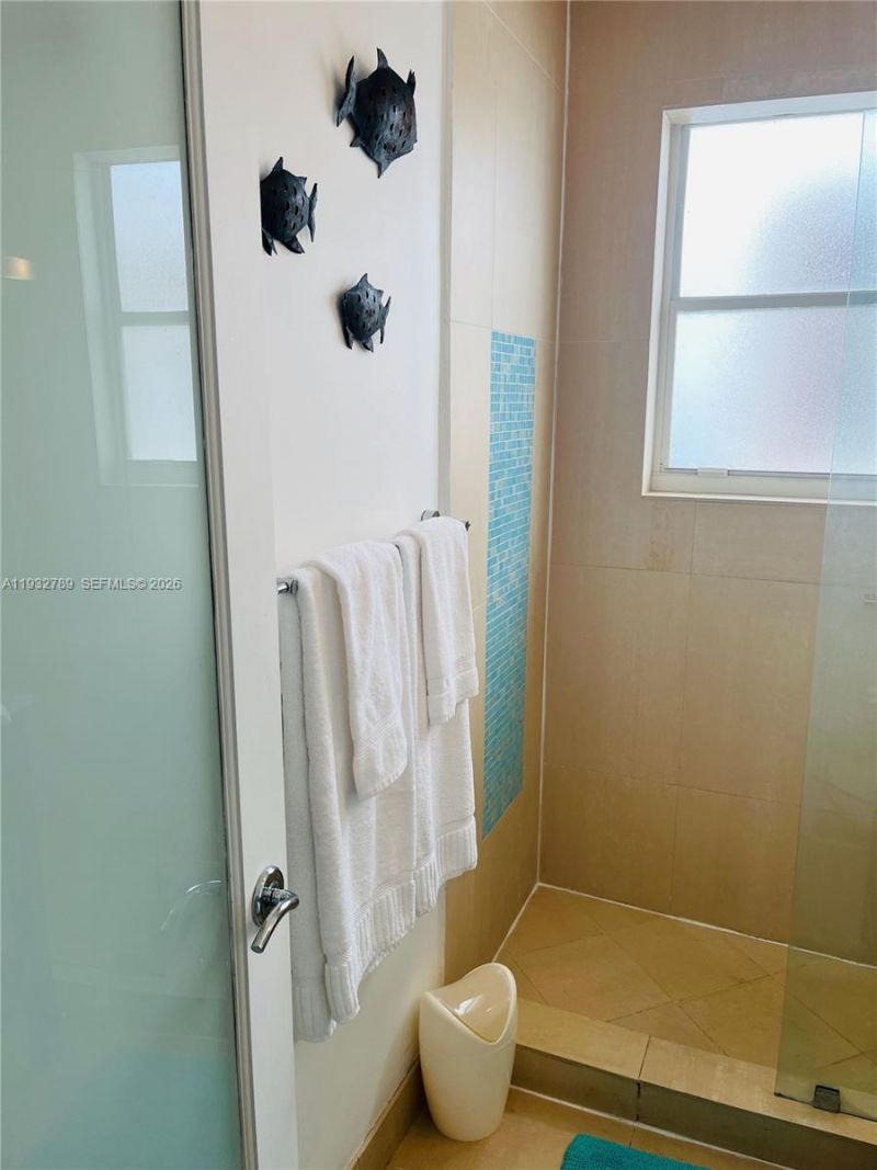 1340 Drexel Ave, Unit 406, Miami Beach, FL 33139 Photo