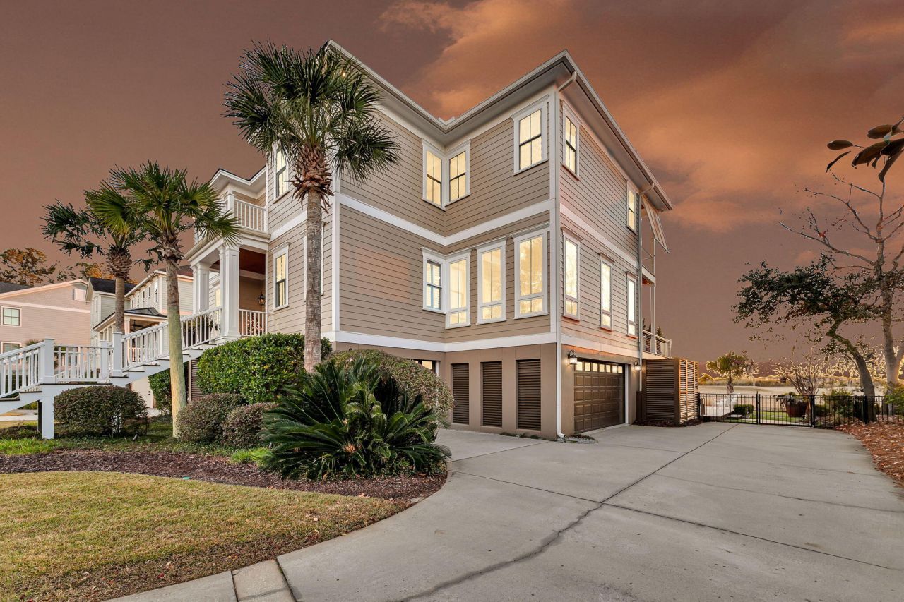 1584 Rivertowne Country Club Drive Photo 3