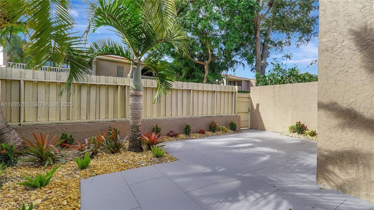 205 Dunwoody Ln, Unit 17-85, Hollywood, FL 33021 Photo