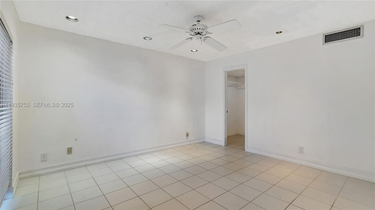 205 Dunwoody Ln, Unit 17-85, Hollywood, FL 33021 Photo
