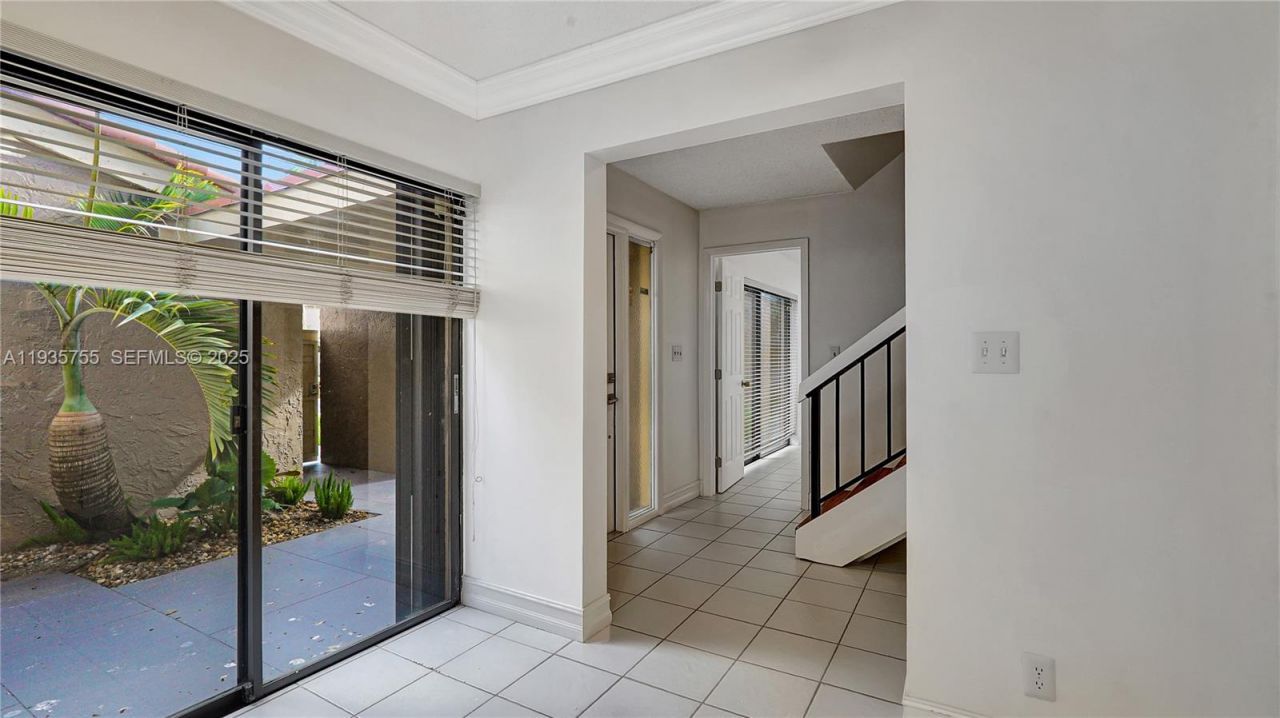 205 Dunwoody Ln, Unit 17-85, Hollywood, FL 33021 Photo