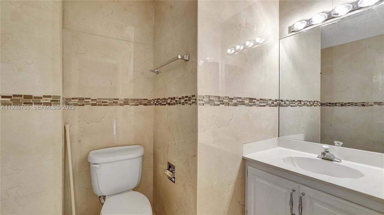 205 Dunwoody Ln, Unit 17-85, Hollywood, FL 33021 Photo