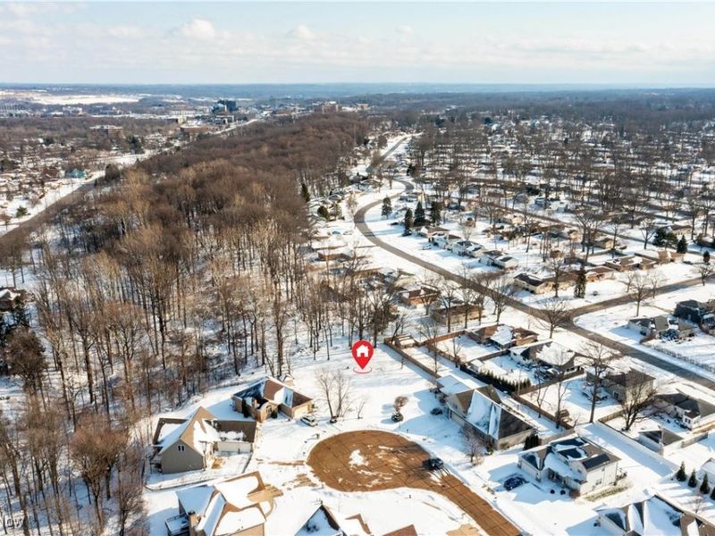 872 E Dawnwood Drive, Seven Hills, OH 44131 Photo 1