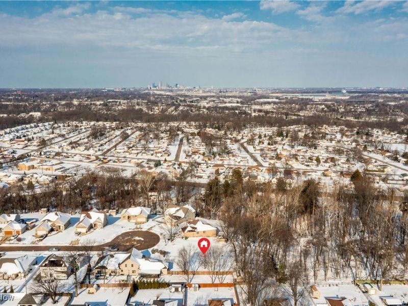 872 E Dawnwood Drive, Seven Hills, OH 44131 Photo 3