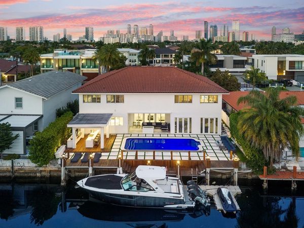 16430 NE 30th Avenue, North Miami Beach, FL 33160