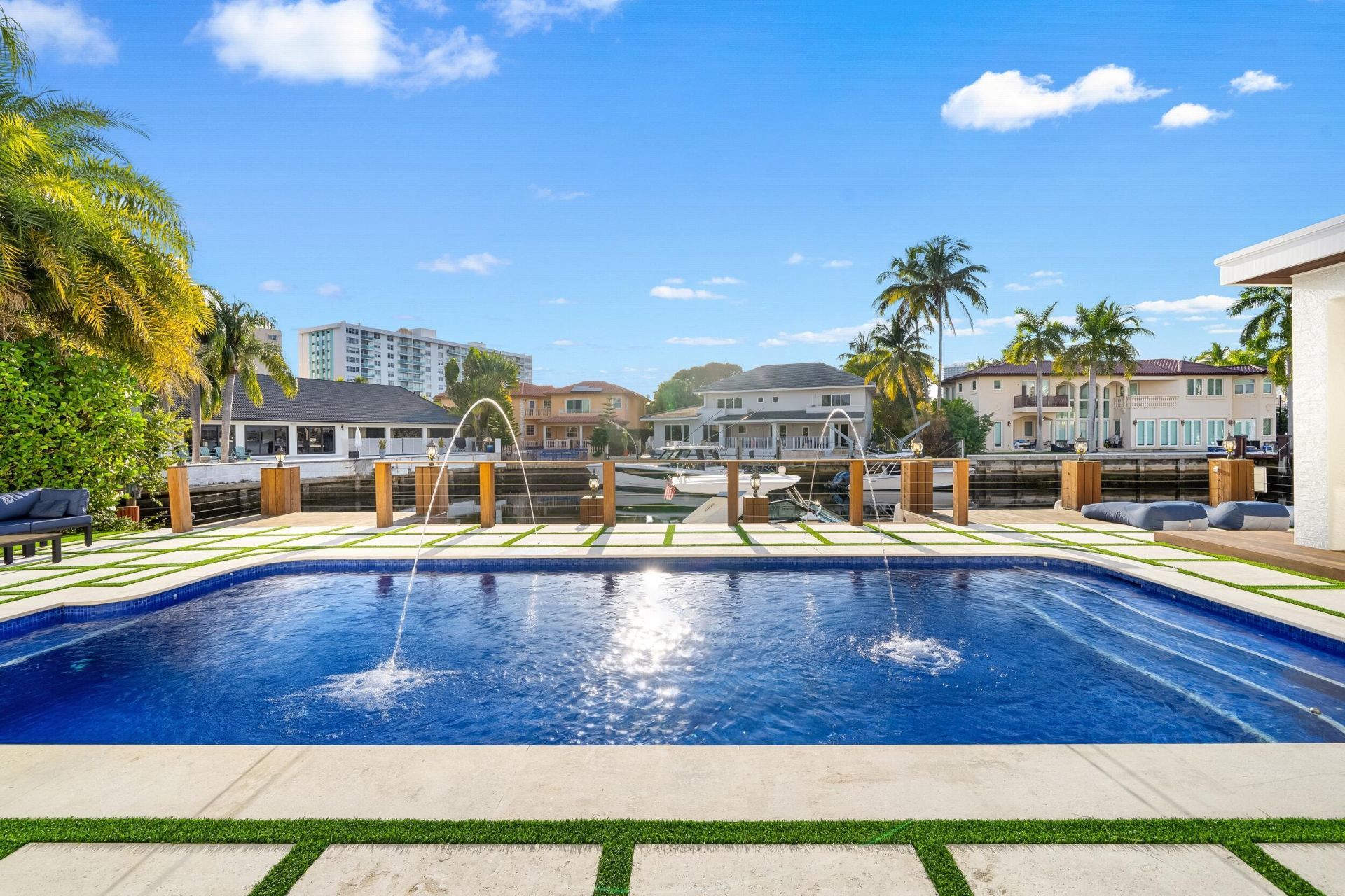 16430 NE 30th Avenue, North Miami Beach, FL 33160 Photo