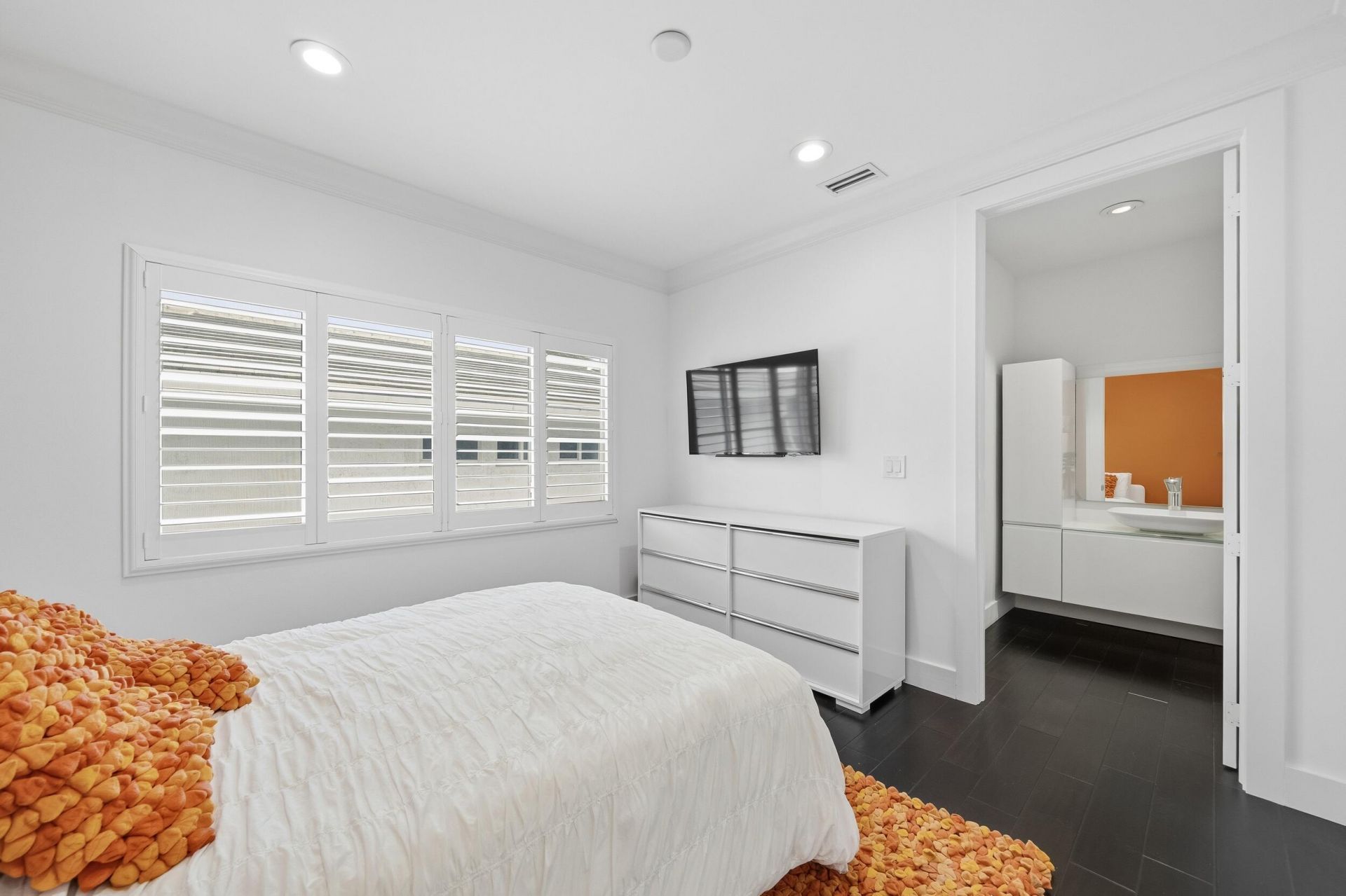 16430 NE 30th Avenue, North Miami Beach, FL 33160 Photo