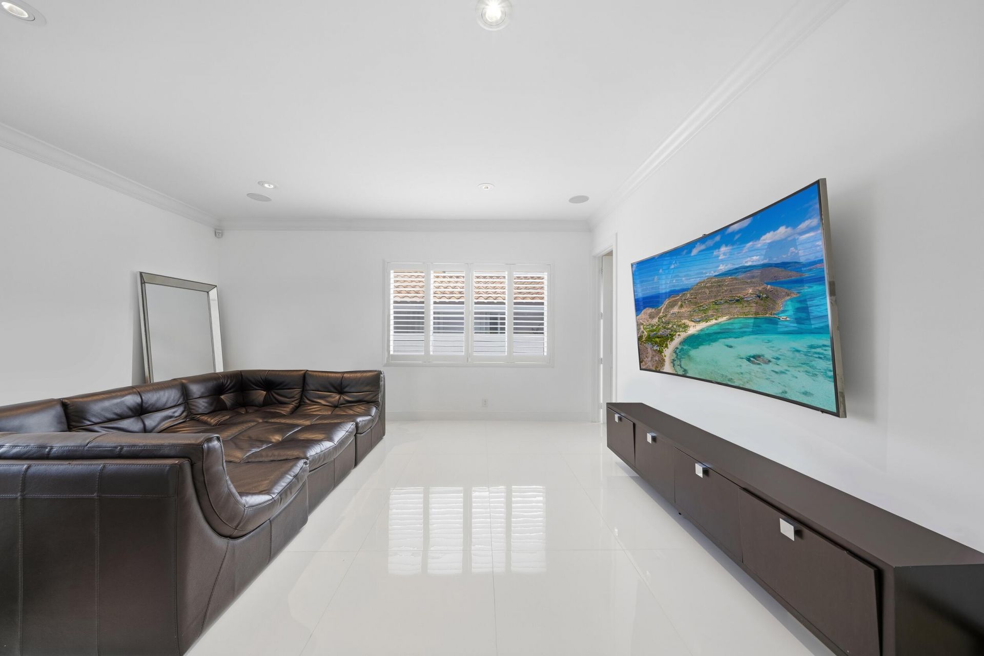 16430 NE 30th Avenue, North Miami Beach, FL 33160 Photo