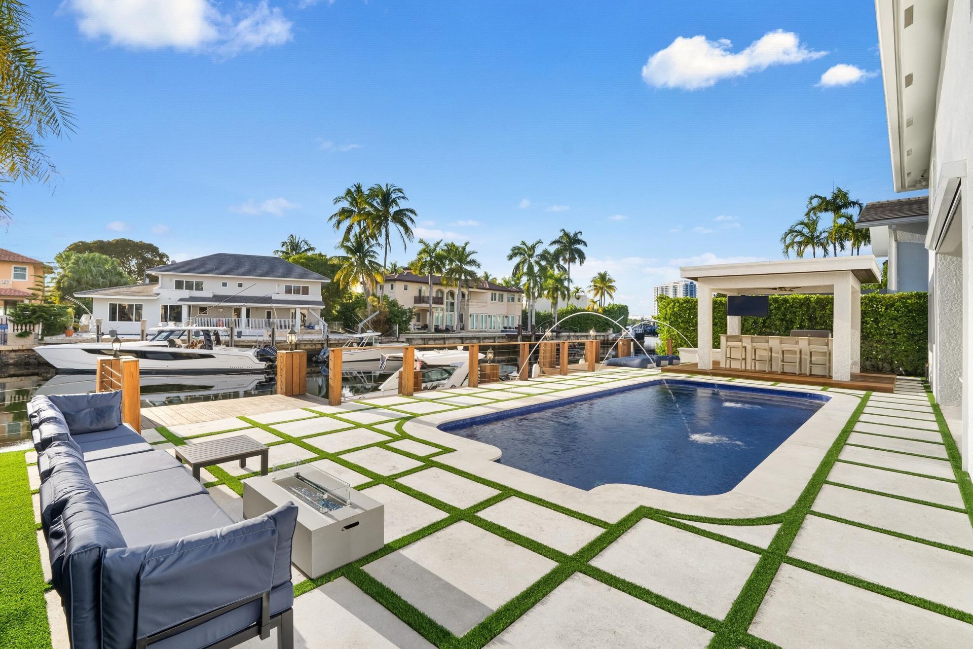 16430 NE 30th Avenue, North Miami Beach, FL 33160 Photo