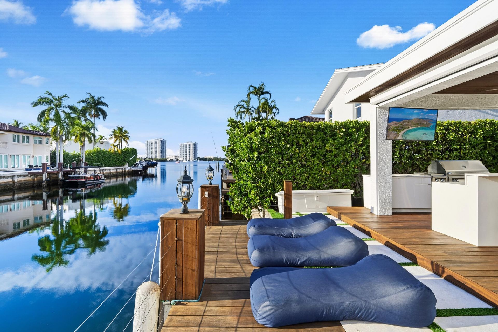 16430 NE 30th Avenue, North Miami Beach, FL 33160 Photo