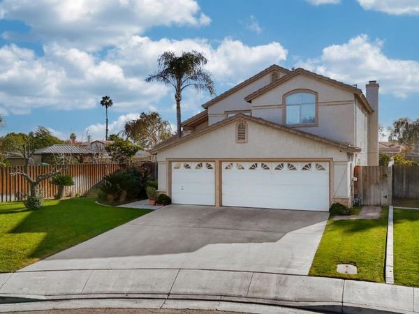 9703 touchstone dr , Bakersfield, CA 93311
