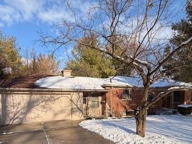 18671 Huntington Avenue, Harper Woods, MI 48225