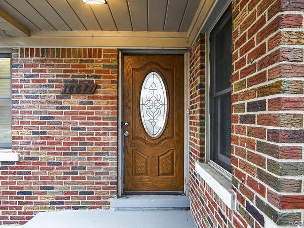 18671 Huntington Avenue, Harper Woods, MI 48225