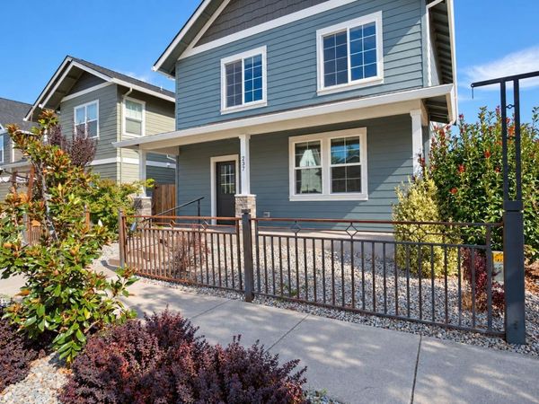 237 Willow Way, Talent, OR 97540