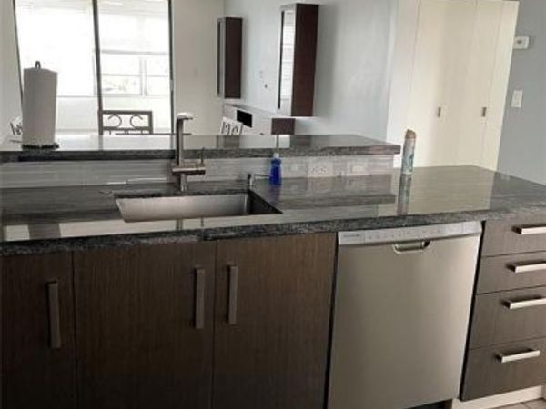 2850 Somerset Dr, Unit 404L, Lauderdale Lakes, FL 33311