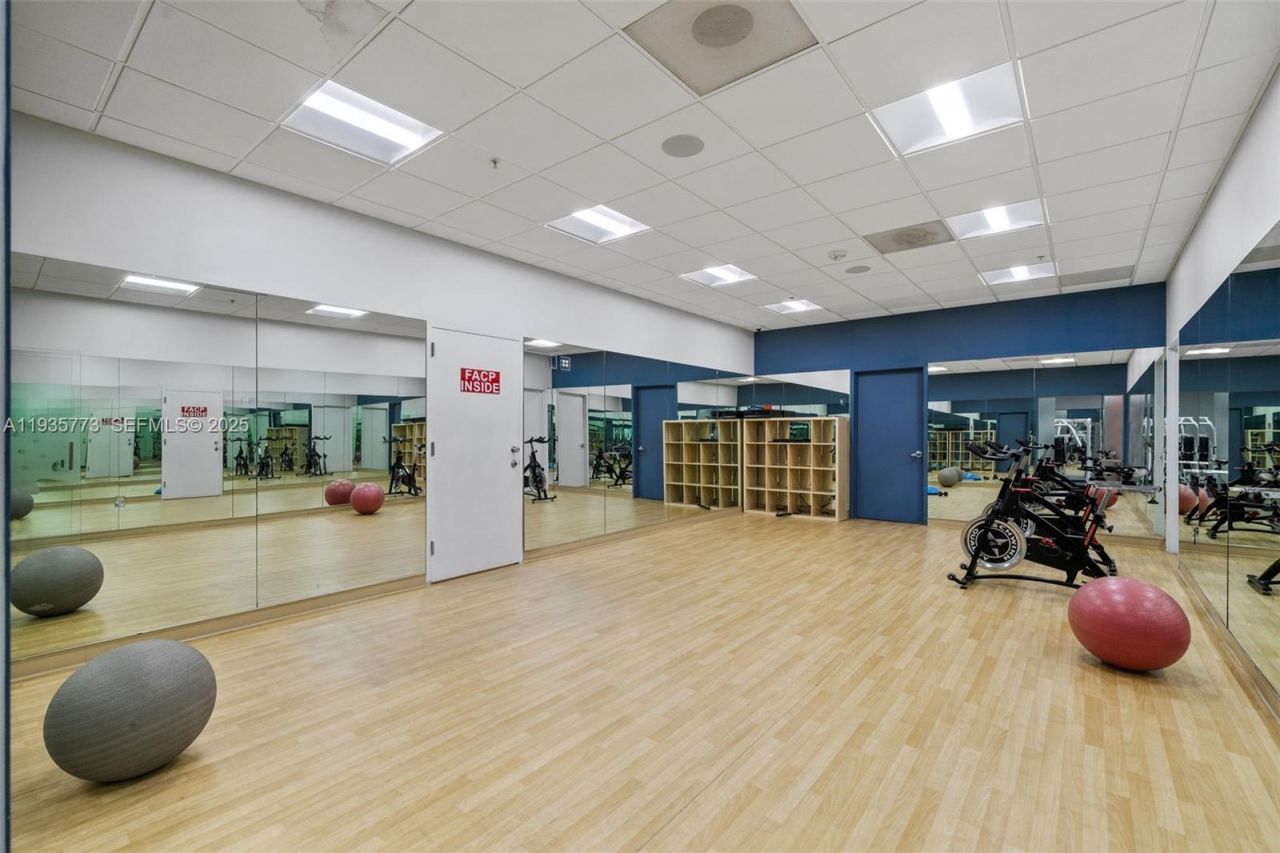 19380 Collins Ave, Unit 826, Sunny Isles Beach, FL 33160 Photo