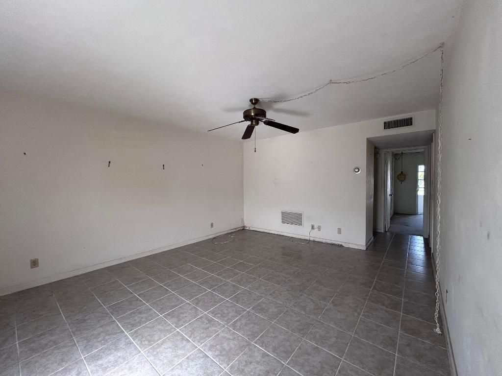 2400 Lake Osborne Drive, Unit 102, Lake Worth Beach, FL 33461 Photo