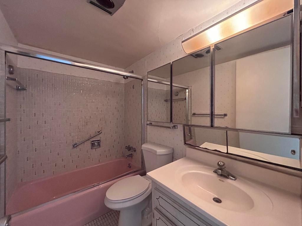 2400 Lake Osborne Drive, Unit 102, Lake Worth Beach, FL 33461 Photo