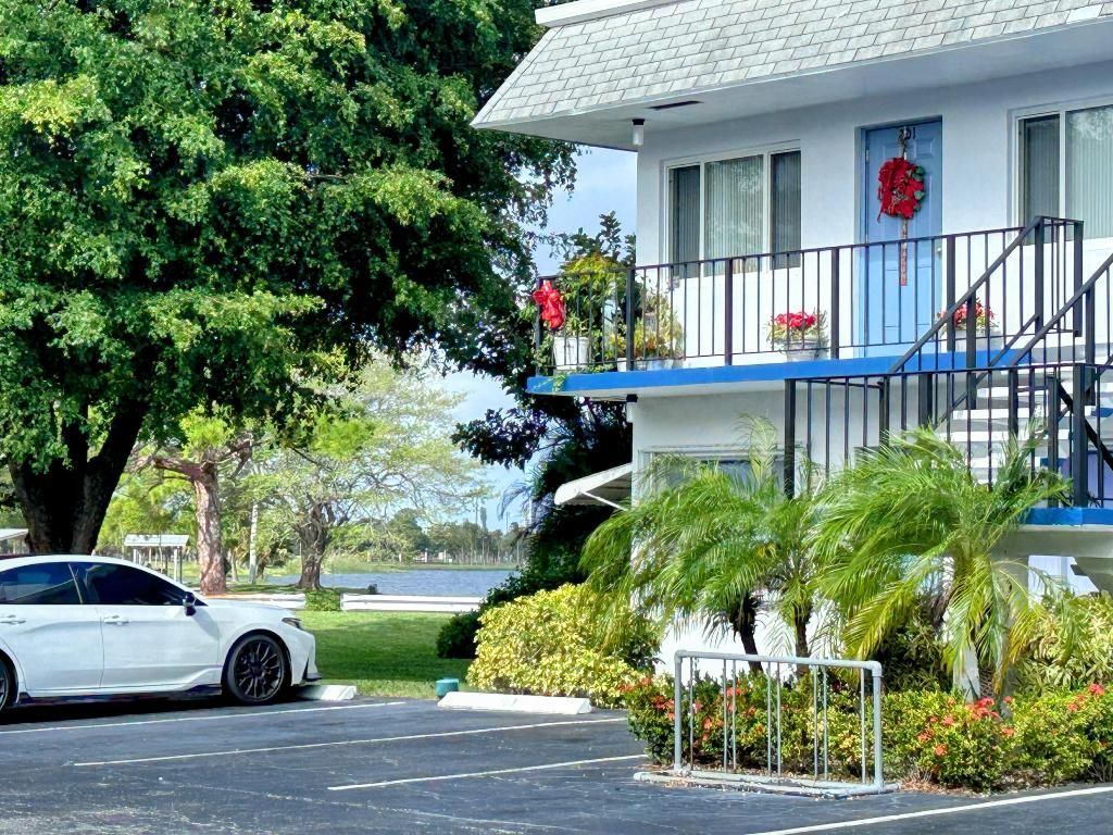 2400 Lake Osborne Drive, Unit 102, Lake Worth Beach, FL 33461 Photo