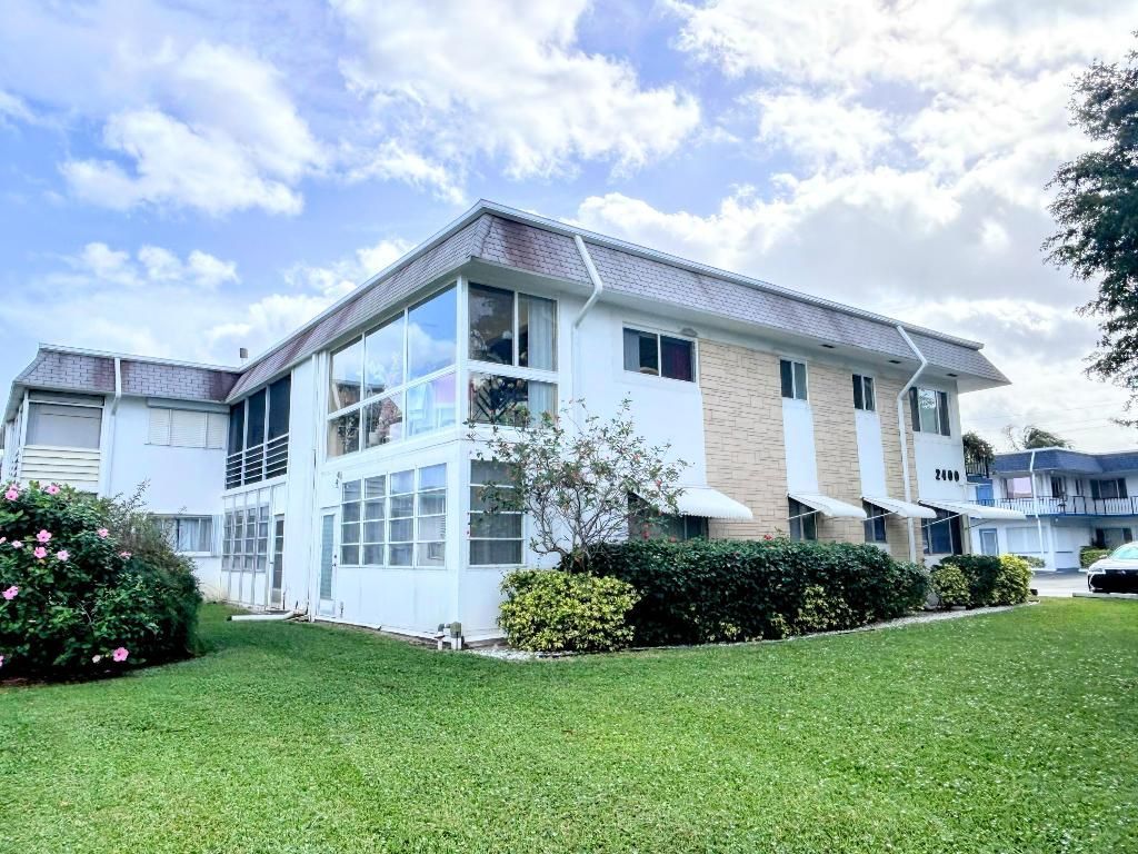 2400 Lake Osborne Drive, Unit 102, Lake Worth Beach, FL 33461 Photo