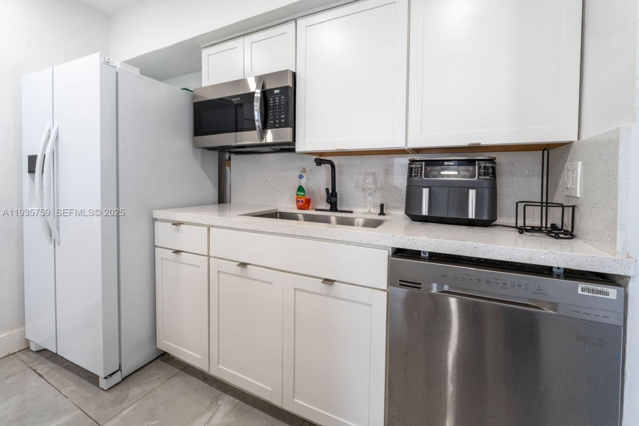 711 85th St, Miami Beach, FL 33141 Photo