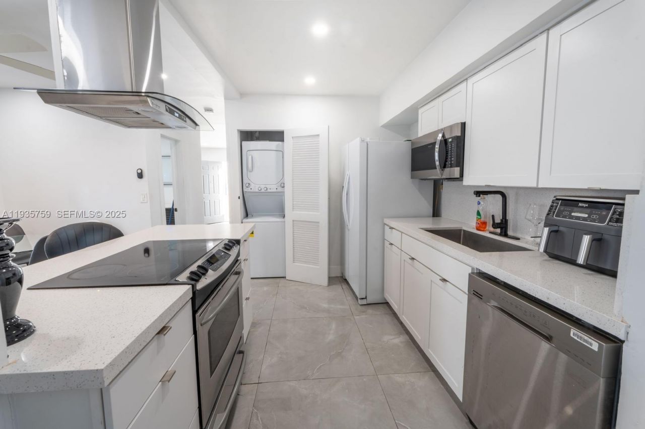 711 85th St, Miami Beach, FL 33141 Photo