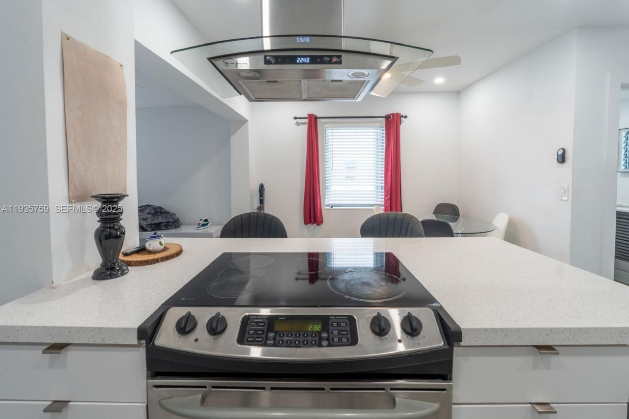 711 85th St, Miami Beach, FL 33141 Photo