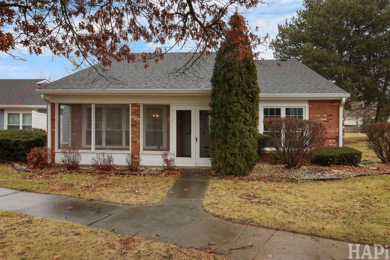 7205 Hastings Circle, Unit 330, Fox Lake, IL 60020 Main Photo