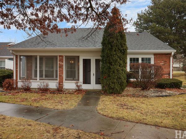 7205 Hastings Circle, Unit 330, Fox Lake, IL 60020